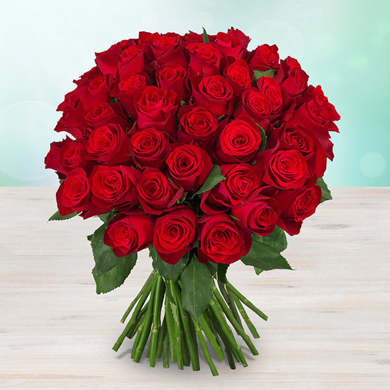 Luxusní růdé růže svázané do krásné kytice