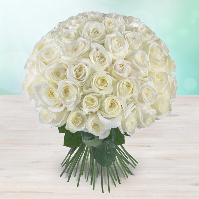 Bílé růže svázané do krásné kytice